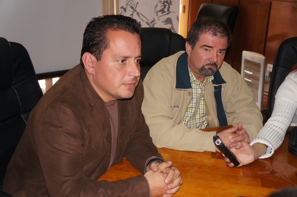 HUMBERTO PEREZ DIRECTOR DE DESARROLLO SOCIAL Y OSCAR GARCIA GERENTE COMERCIAL DE COCA COLA