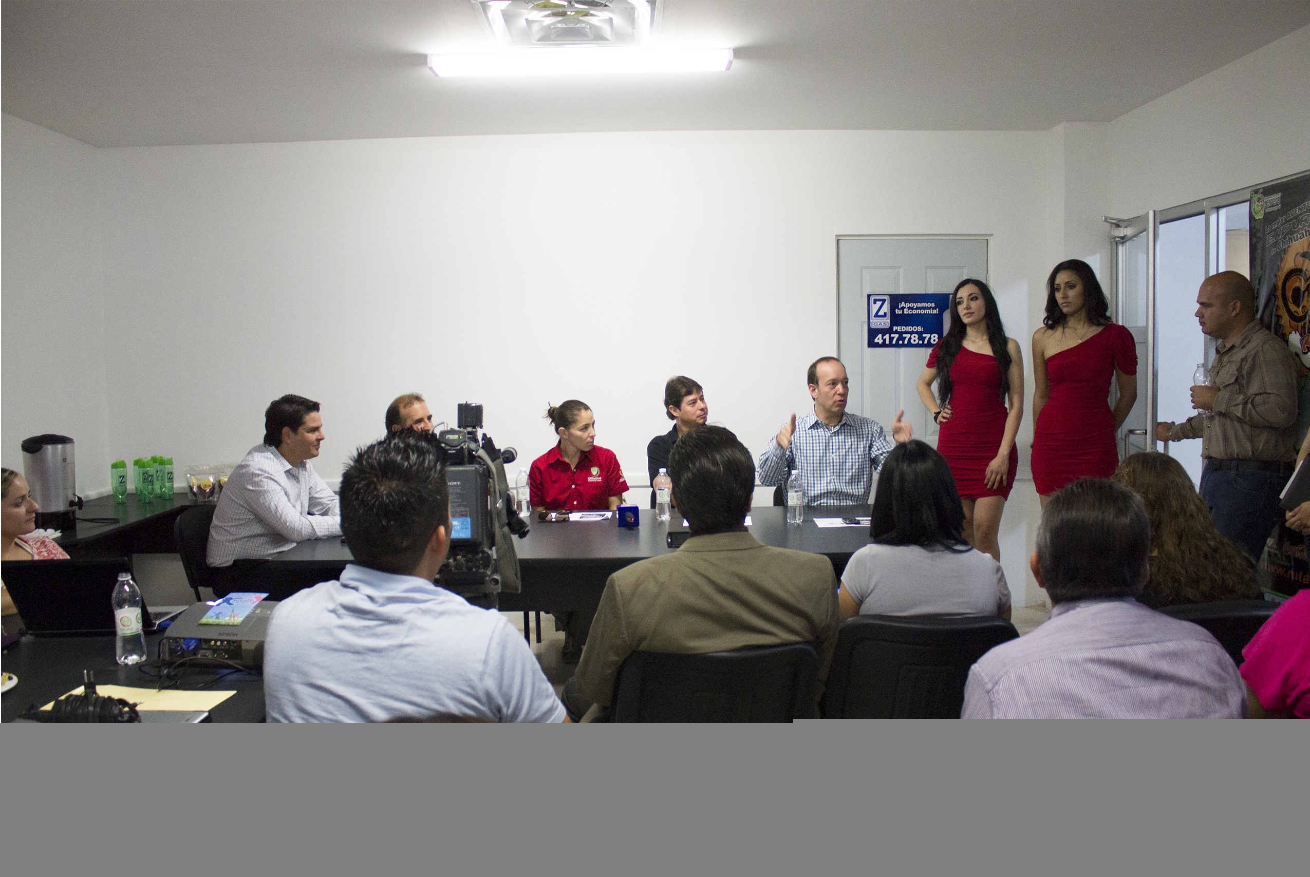 Ruth Grajeda en rueda de prensa en la promocion de la Ruta de la Manzana