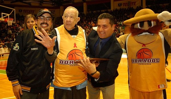 9HIMENAJEA_DORADOS_A_JOSE_PISTOLAS_