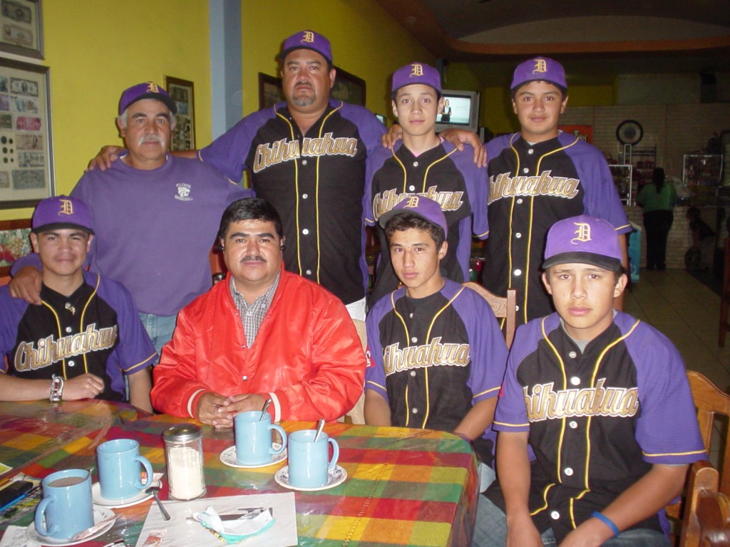 Seleccionados al aldo de sus instructores.