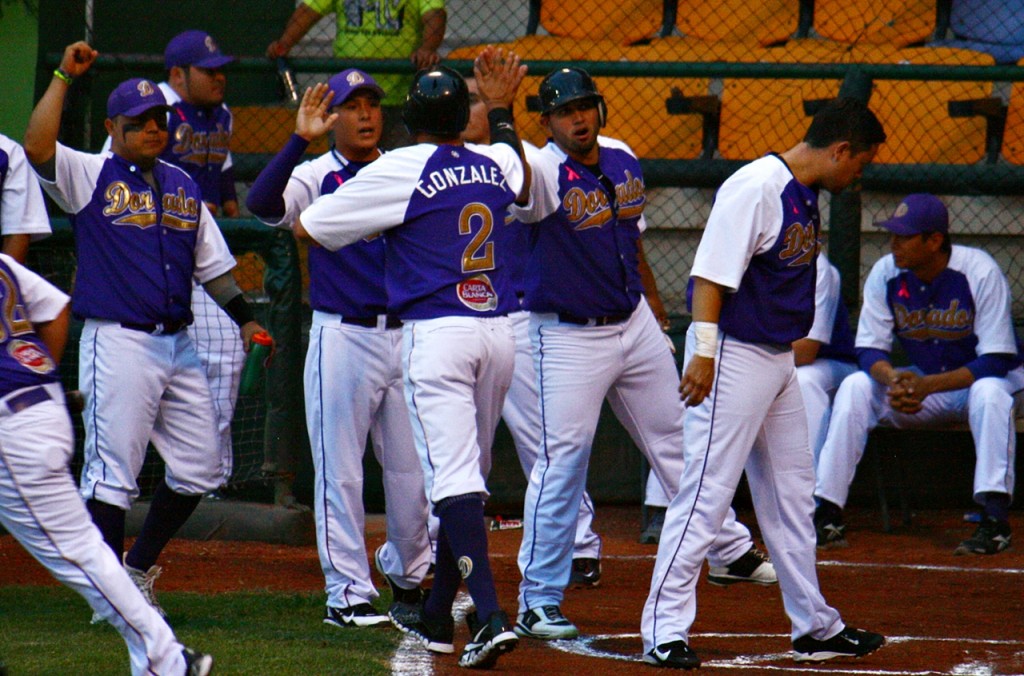 7junio_soles-dorados_edgar_gonzalez_anota