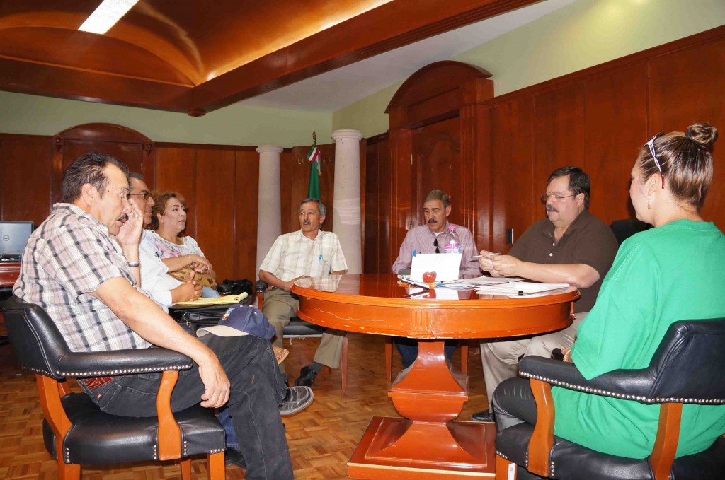 REUNIÓN DE ALCALDE CON MOVIMIENTO ANTORCHISTA