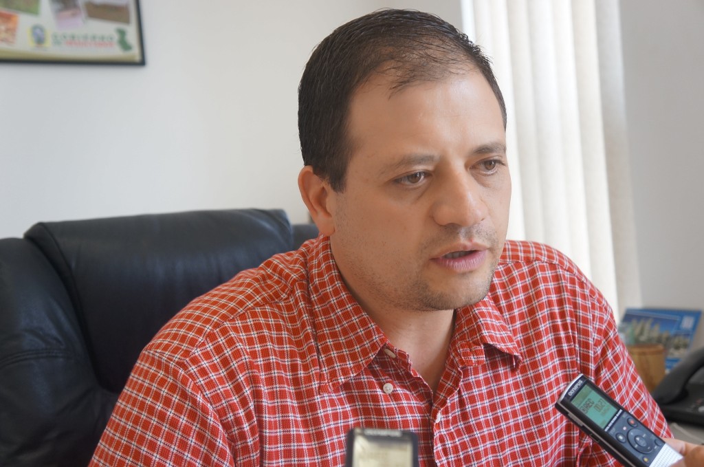 DIRECTOR DE OBRAS PÚBLICAS HUGO DELGADO