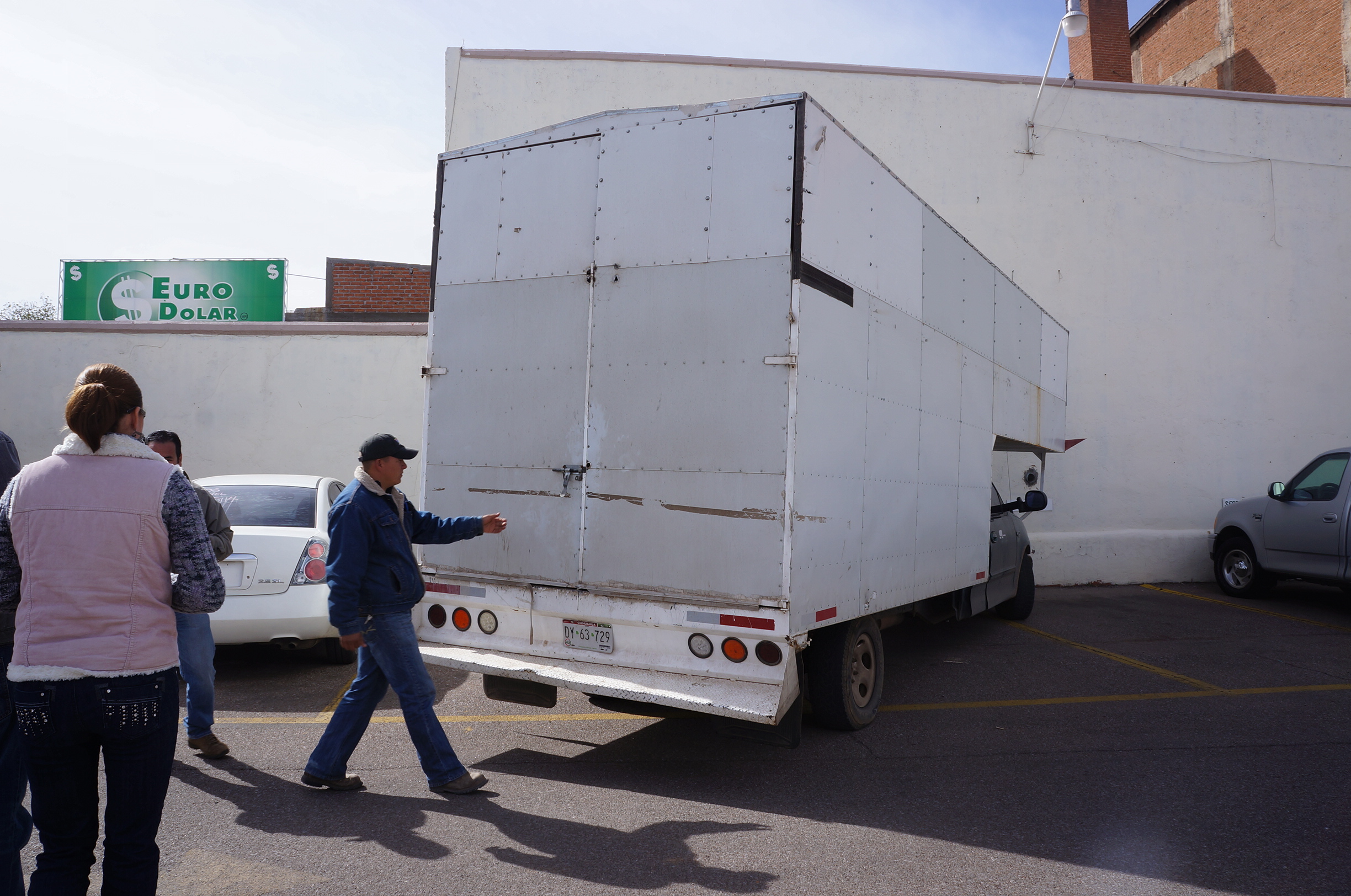 CAMIÓN DECOMISADO CONMERCANCÍA NO AUTORIZADA PARA VENTA