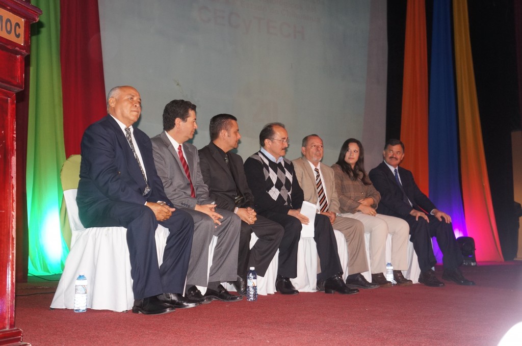 EL ALCALDE HELIOSORO JUAREZ EN ANIVERSARIO DE CECYTECH