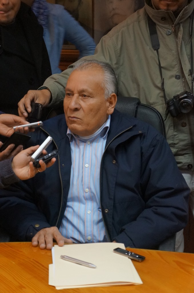 ISIDRO HERNANDEZ, AUTOR DE MINEROS Y GAMBSUINOS