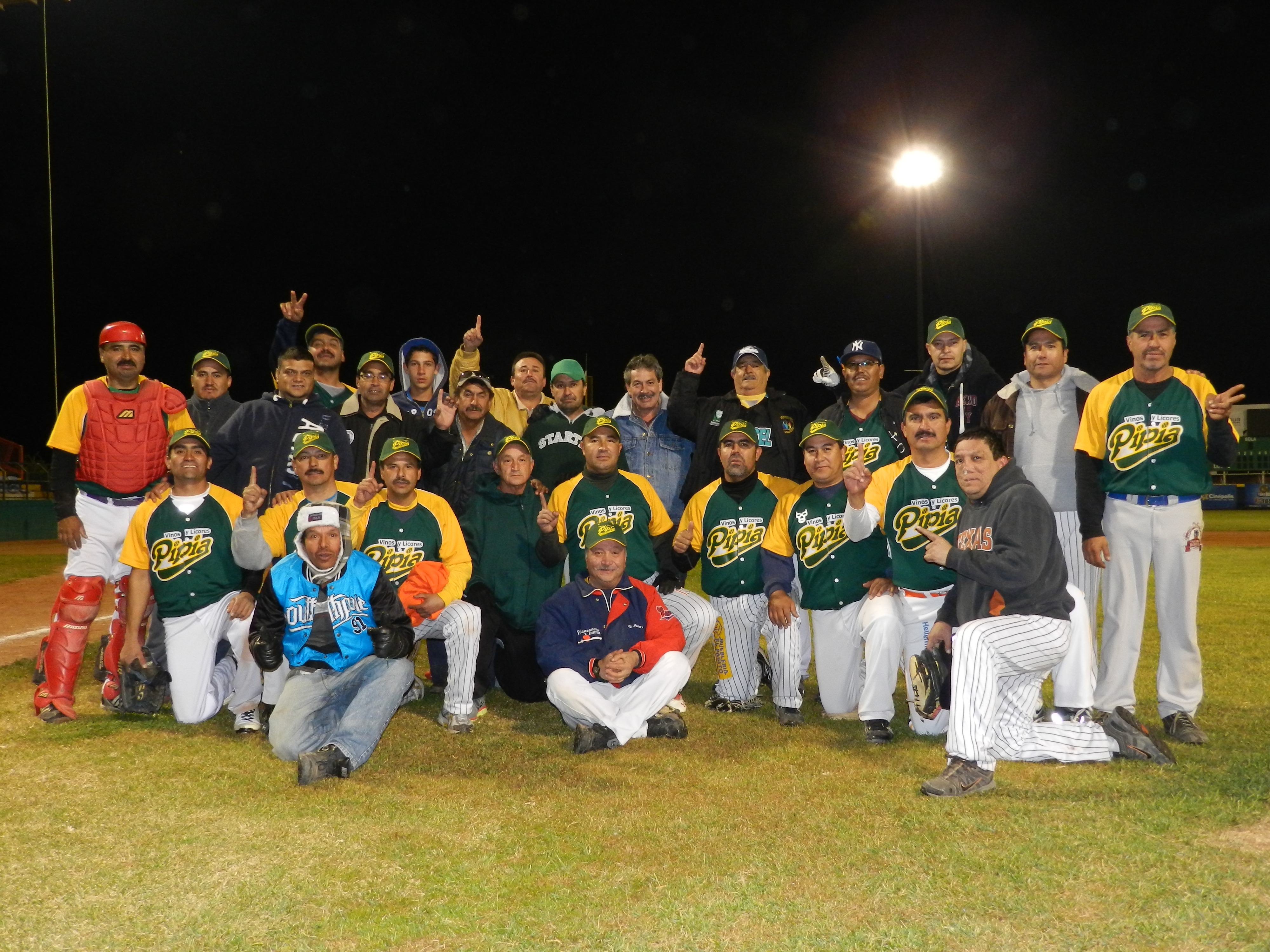 Licores Pipia de Guerreo Campeon de la liga Veteranos.
