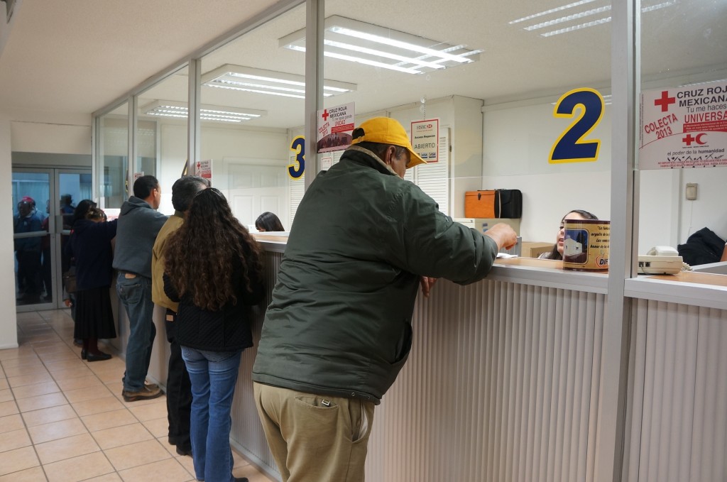 ATIENDEN A CONTRIBUYENTES DESDE LAS 7 DE LA MAÑANA
