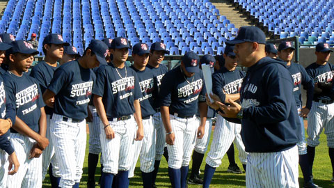 miguel_flores_sultanes_9jjx4k0e_ua9n6io5