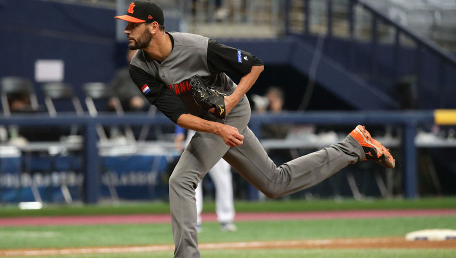 SEOUL, SOUTH KOREA - MARCH 09:  Pitcher Loek van Mil #46 of the Netherlands throws in the bottom of the eighth inning during the World Baseball Classic Pool A Game Five between Netherlands and Israel at Gocheok Sky Dome on March 9, 2017 in Seoul, South Korea.  (Photo by Chung Sung-Jun/Getty Images)