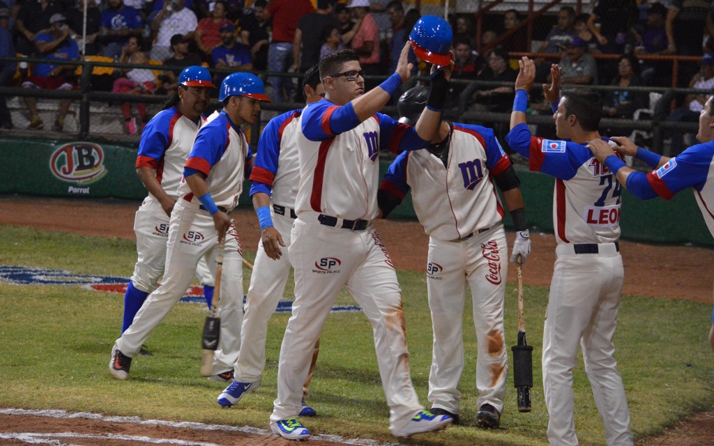 Manzaneros gana a Dorados 9-5