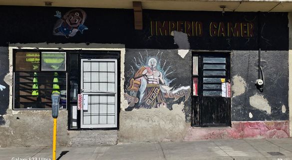 VENDIAN DROGA EN NEGOCIO DE VIDEOJUEGOS.
