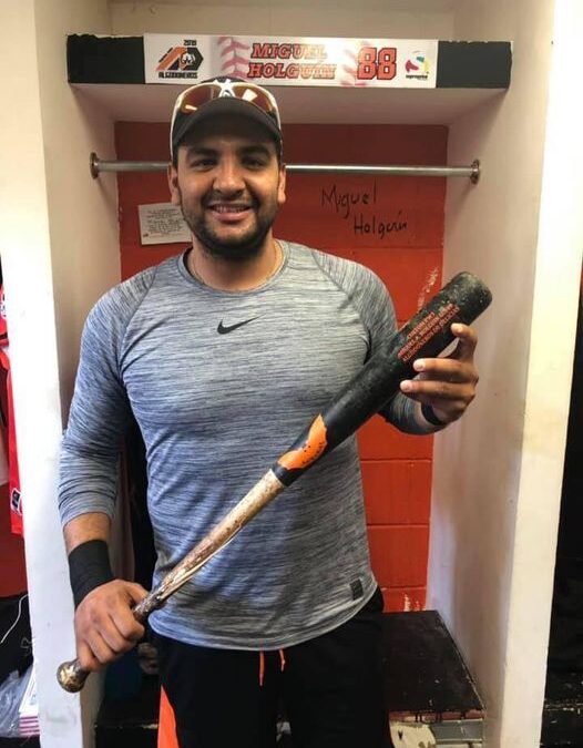 MIGUEL ANGEL HOLGUIN  CONTENTO  POR INVITACION DE CAZADORES