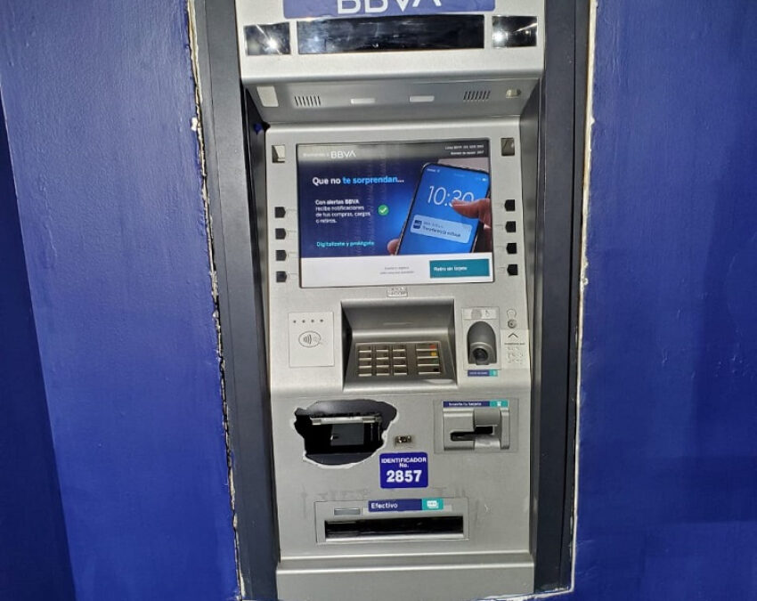 POR EL GOMEZ MORIN ROBAN EN CAJERO AUTOMATICO