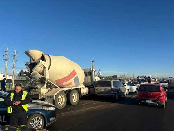 CHOQUE MULTIPLE EN EL CORREDOR; DOS MENORES LESIONADOS