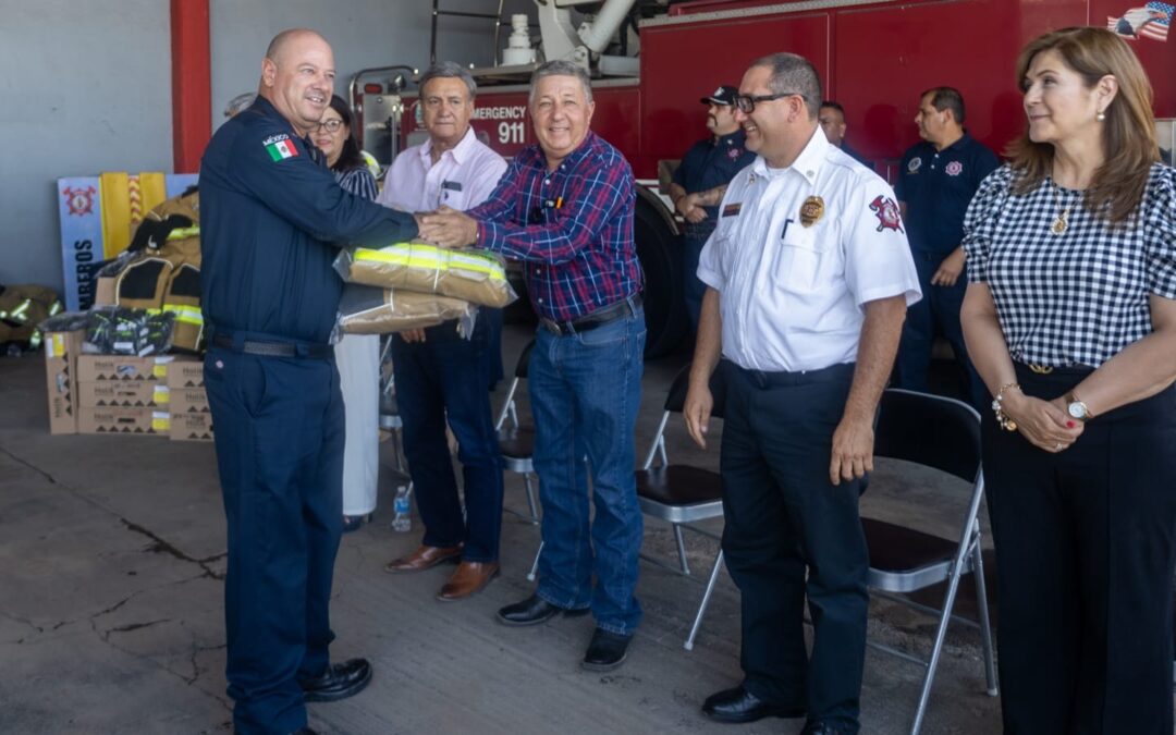 RECIBEN BOMBEROS DONATIVO DE LA ASOCIACIÓN DE PLANTAS DE ATMÓSFERA CONTROLADA
