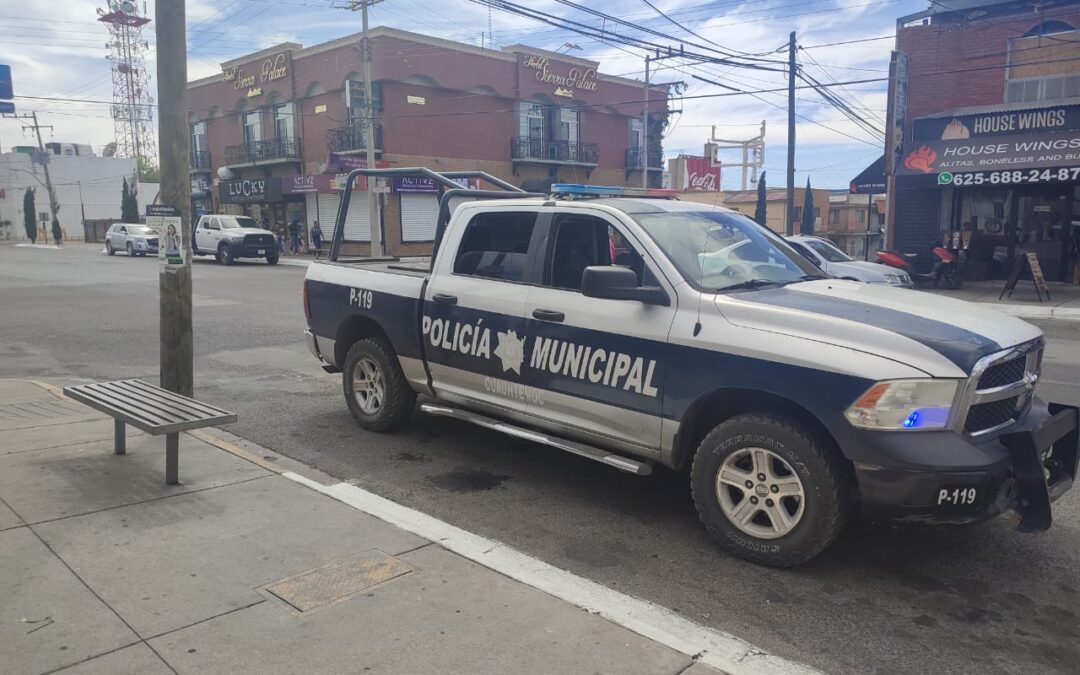 CON EL TRUCO DEL ROLLO DE BILLETES LE QUITNA 10 MIL PESOS