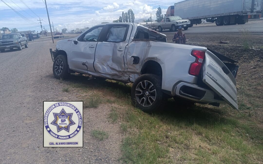 UN MILLON DE PESOS DAÑOS MATERIALES Y LESIONADOS EN CHOQUE