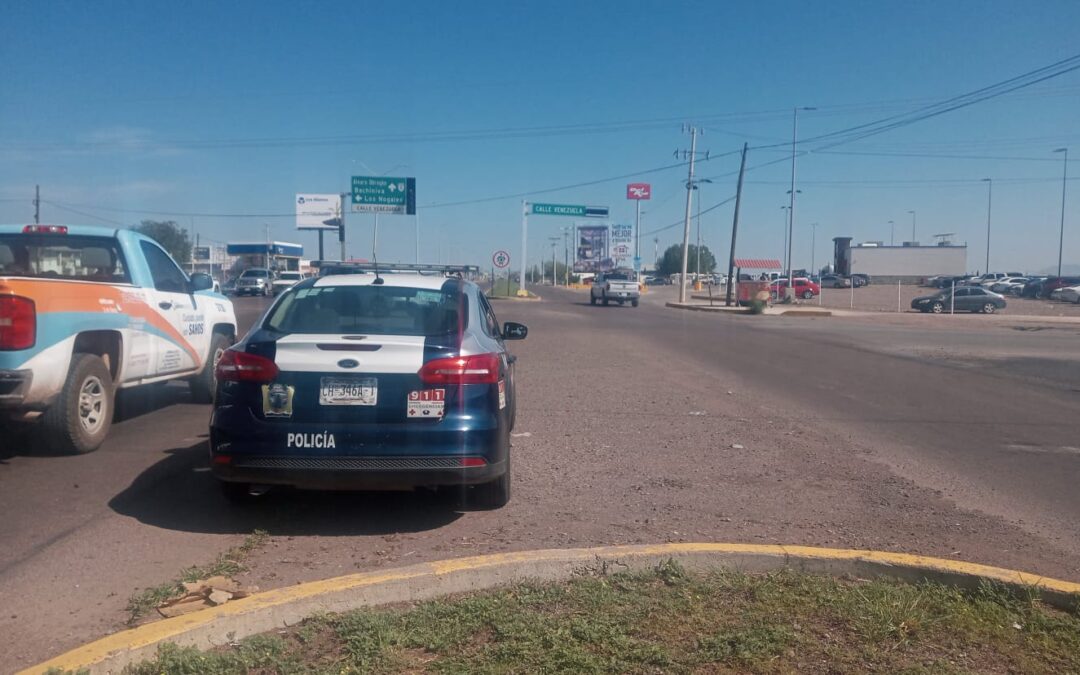 POLICIA VIAL BRINDA SEGURIDAD MIENTRAS REPARAN SEMÁFOROS