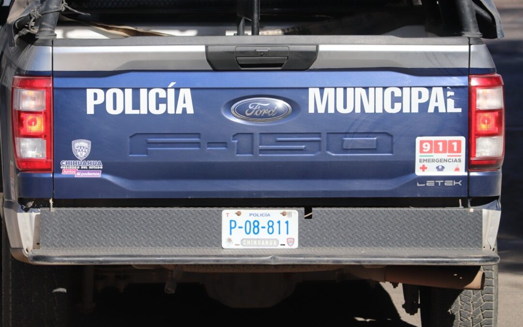 SORPRENDE A LADRON CUANDO SE ACTIVO LA ALARMA DE VEHICULO HUYÓ