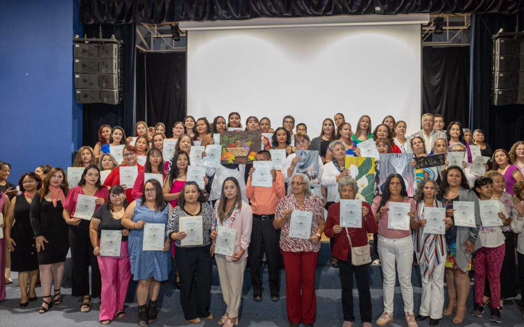 338 PERSONAS RECIBEN SUS  CONSTANCIAS DE CURSOS ICATECH