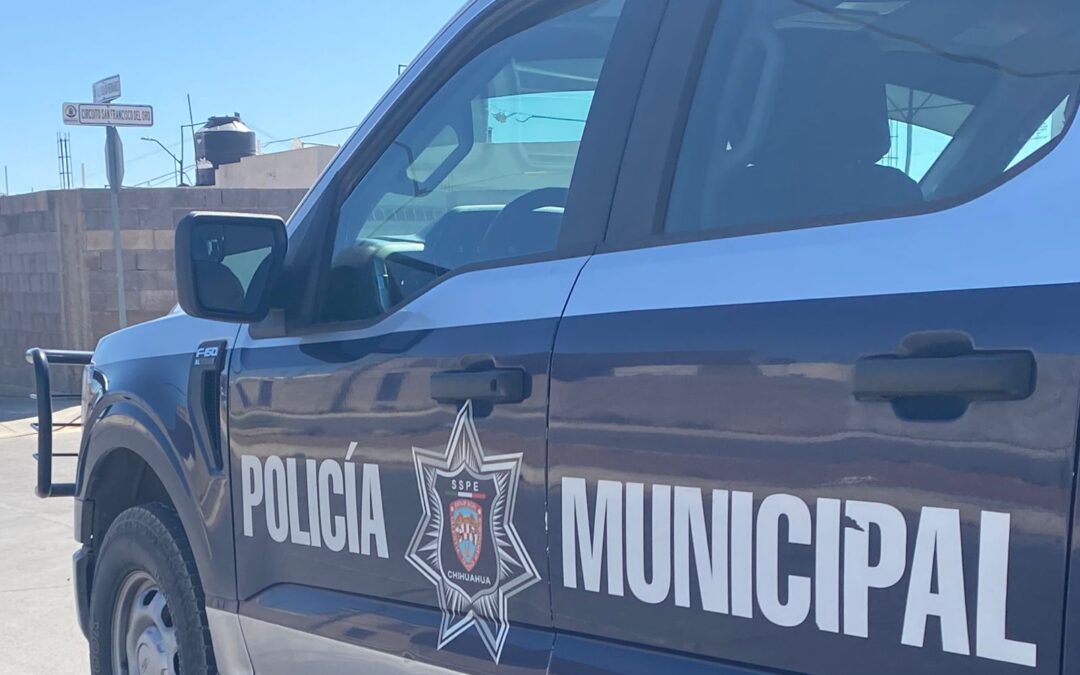 APOYAN A FAMILIA QUE VIVE EN UN VEHICULO