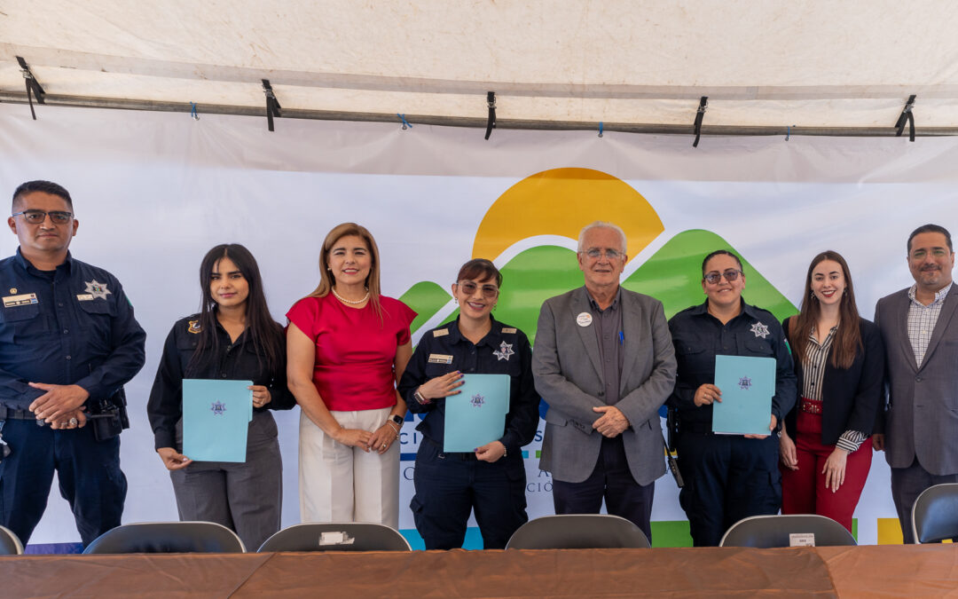 ENTREGAN RECONOCIMIENTOS  A POLICIAS