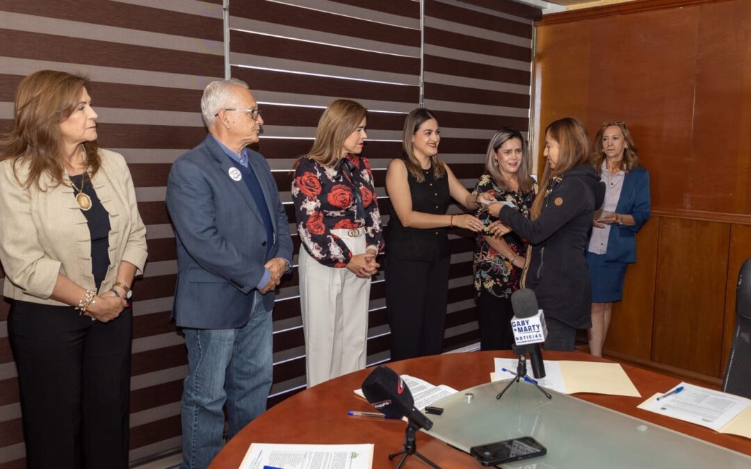 ENTREGAN 15 MICROCRÉDITOS  EN TOTAL 135 MIL PESOS