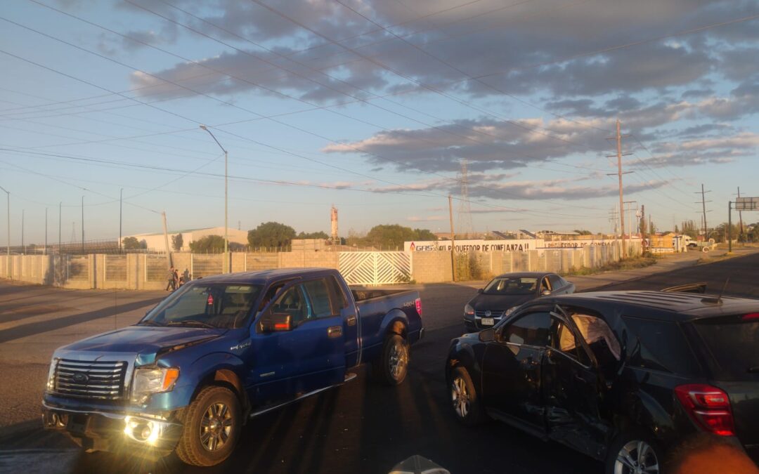 CHOCAN EN ACCESO AL ESTADIO OLIMPICO