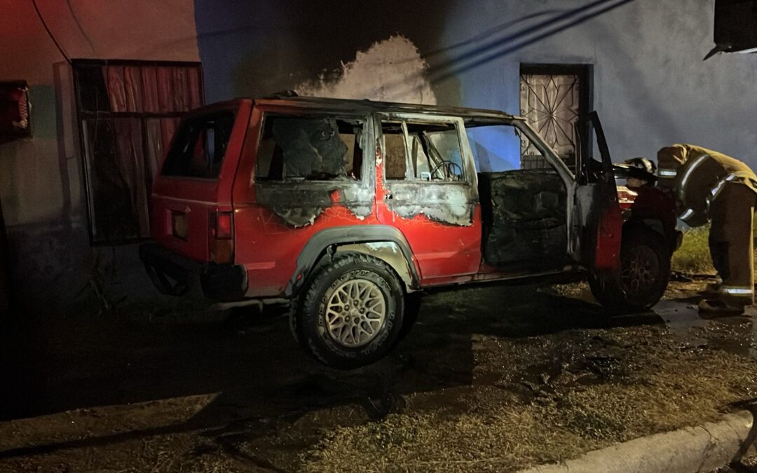SE INCENDIA  VEHICULO EN LA BENITO