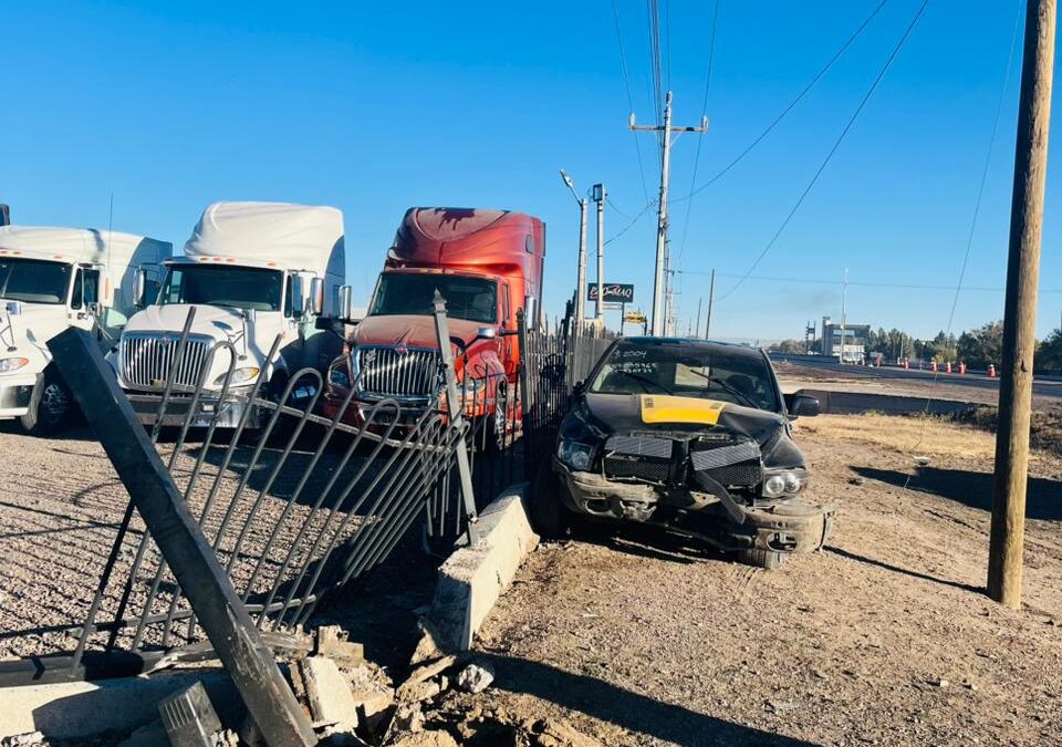 SALIDA DE CAMINO Y CHOQUE CON OBJETO FIJO