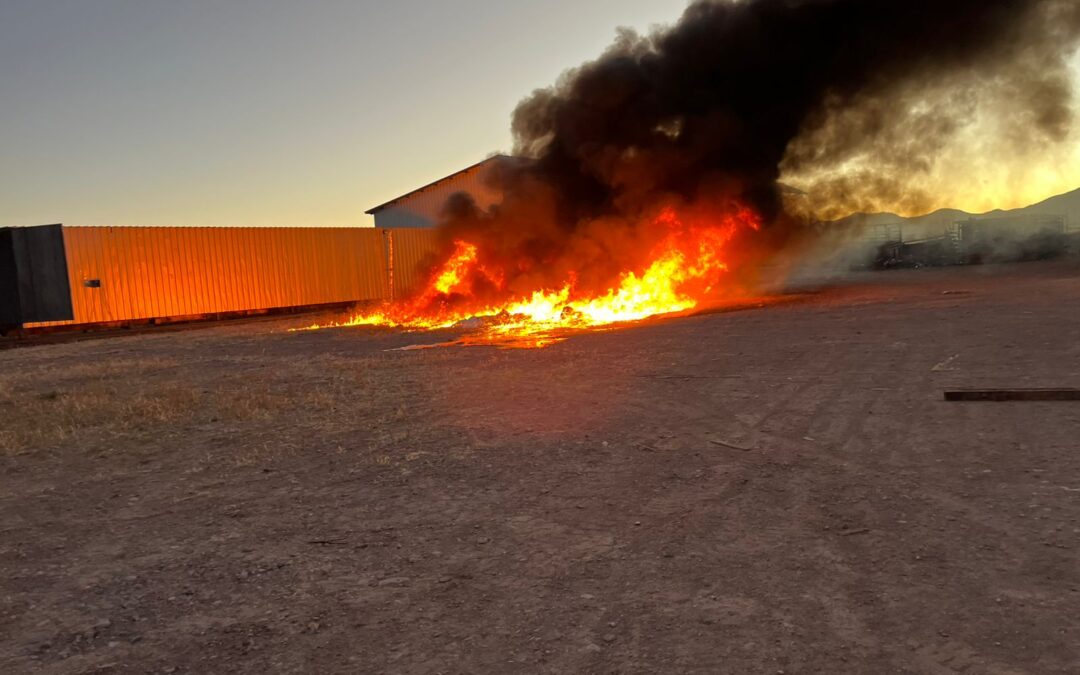 ARDEN ROLLOS DE PLASTICO EN  TALLER CARRETERA A CARICHI