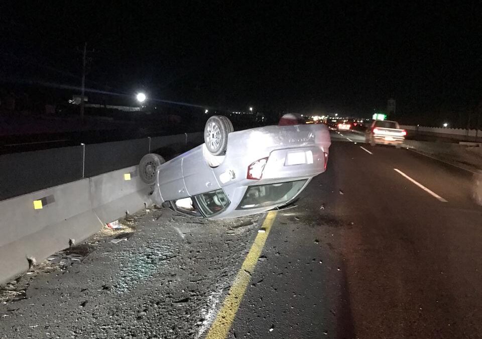 POR LA MADRUGADA VOLCADURA EN EL CORREDOR