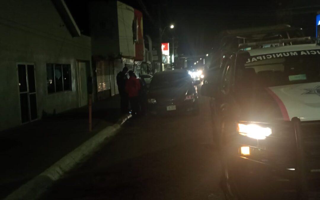 HOMBRE OFRECIÓ MAZAPANES, ARREBATÓ MONEDERO  A MUJER