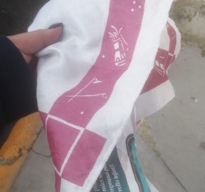 LO ESTAFAN CON  EL TRUCO DEL PAÑUELO