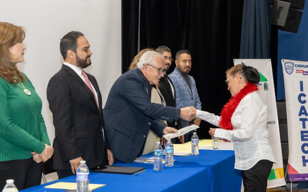 ENTREGAN 190 CONSTANCIAS CONCURSOS CON BECA