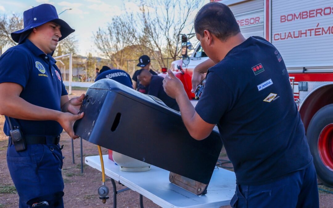 BOMBEROS  HACEN LIMPIEZA GRATIS  DE CALENTONES