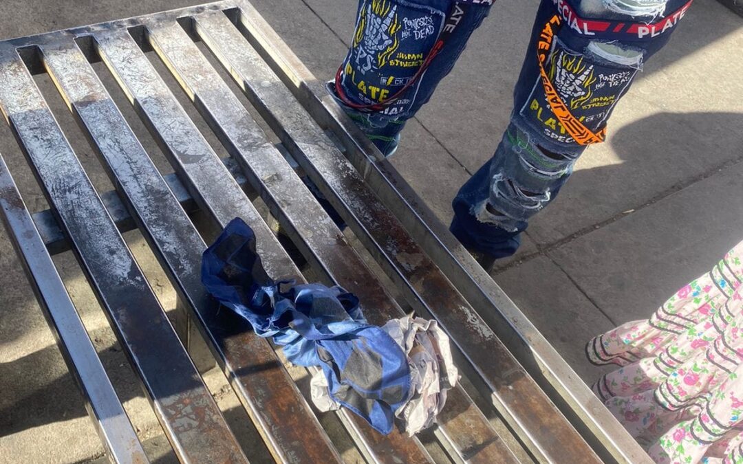 CON EL TRUCO DEL PAÑUELO LE QUITAN 13 MIL PESOS