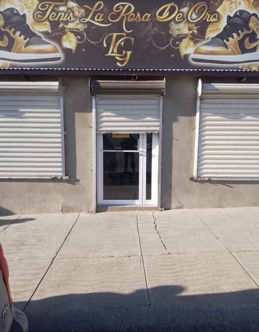 LE PEGAN A NEGOCIO DE TENIS