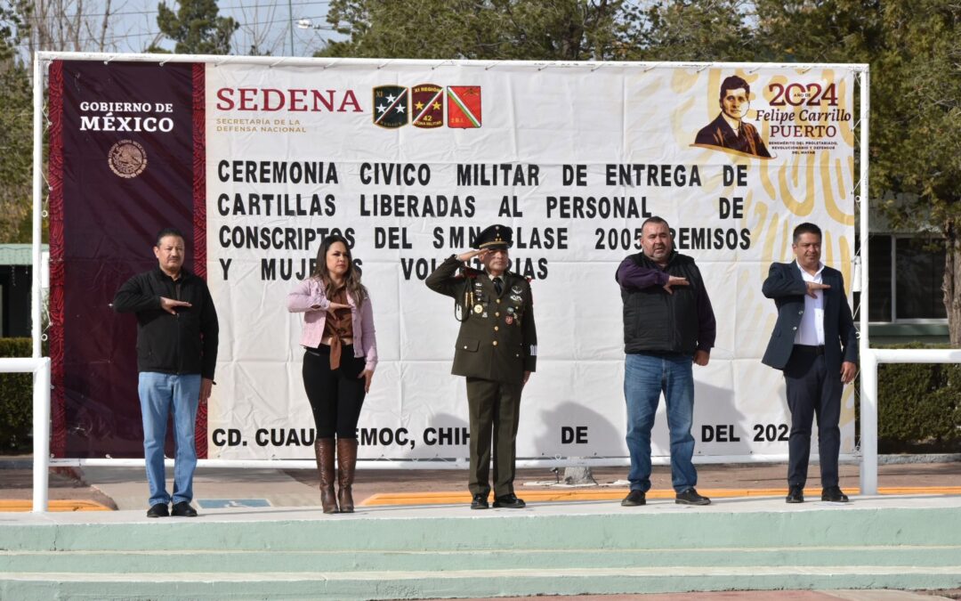 ENTREGAN CARTILLAS A 38 JÓVENES QUE REALIZARON  EL SMN