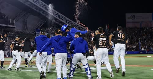 CHARROS A UNO DEL TITULO