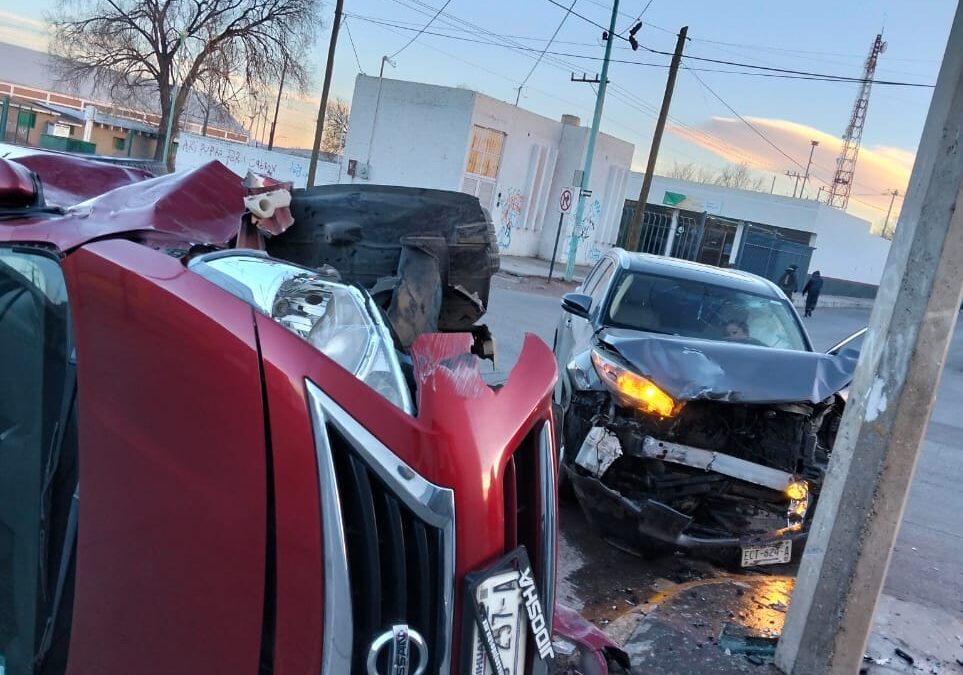 CHOQUE VOLCADURA: TRES PERSONAS FUERON LLEVADAS A UN NOSOCOMIO