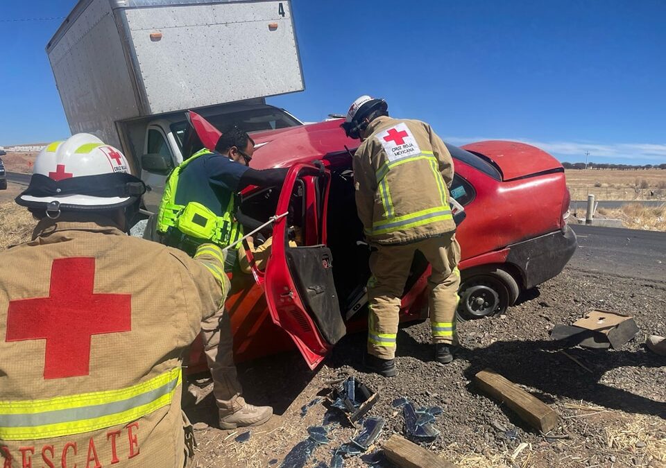 CHOQUE EN LIBRAMIENTO GÓMEZ MORÍN DEJA DOS LESIONADOS