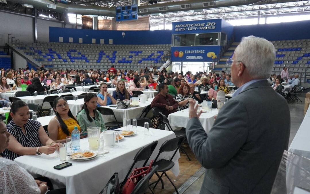 CELEBRAN A MAESTROS DE EDUCACIÓN BÁSICA