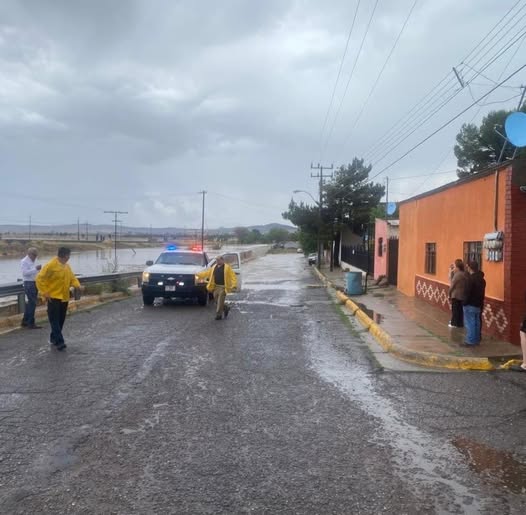 EN ANAHUAC: APOYAN POR LLUVIAS
