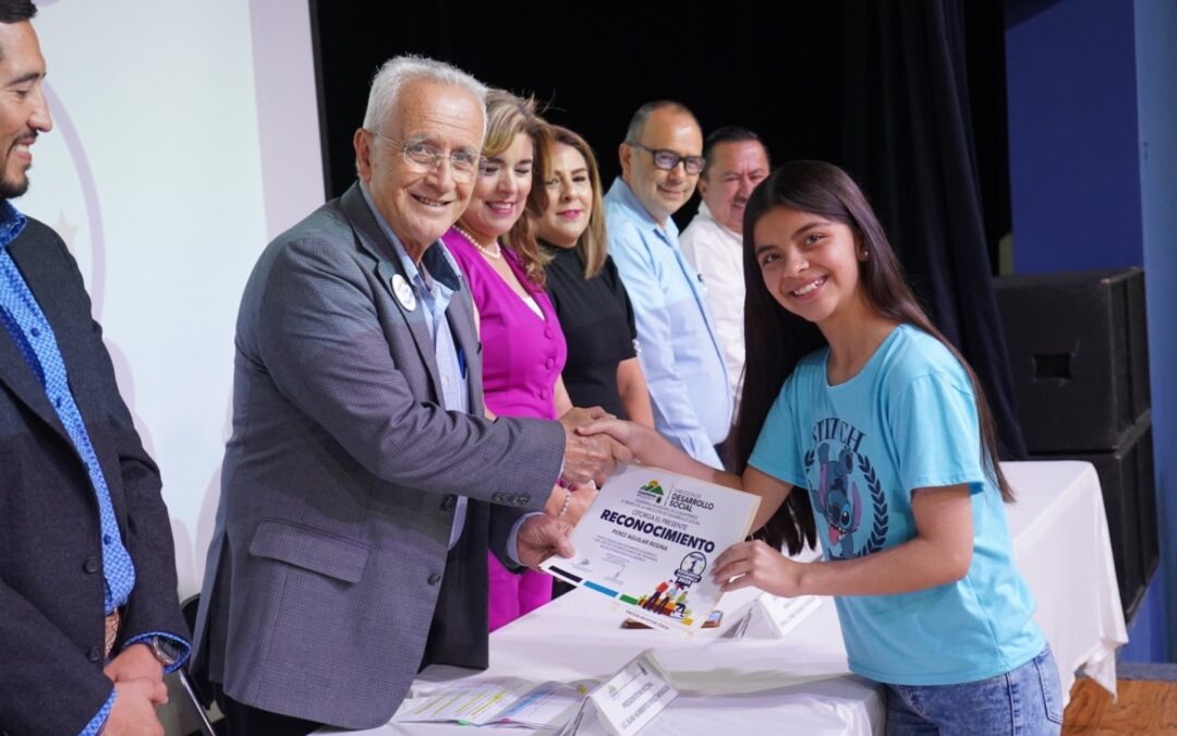 ENTREGAN BECAS  DE EXCELENCIA