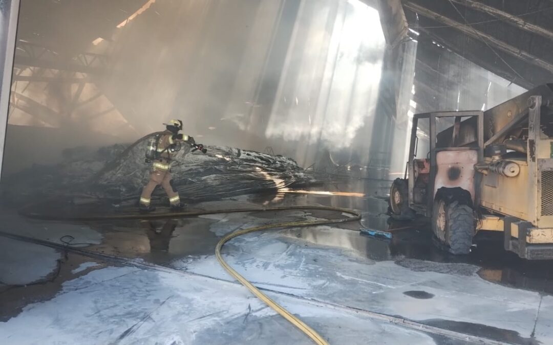 FUERTE INCENDIO EN EMPRESA DEL CAMPO 2A