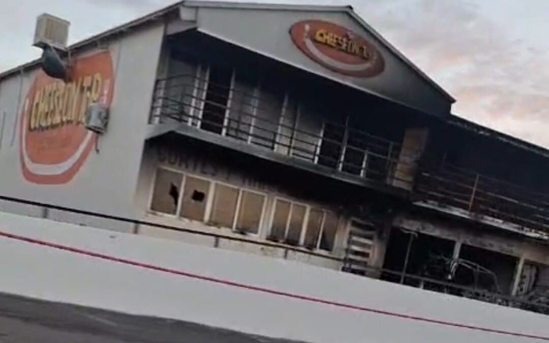 INCENDIAN NEGOCIO DE EX ALCALDE DE GRAN MORELOS