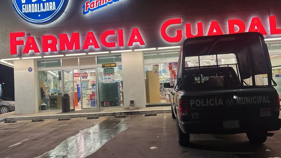 LADRONES ASALTAN FARMACIA