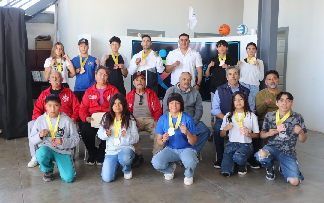 CUAUHTÉMOC SE LUCE EN LOS GUANTES DE ORO